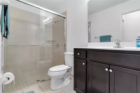 Bath - 3371 W 94th Ter, Hialeah, FL 33018 photo 1 of 3