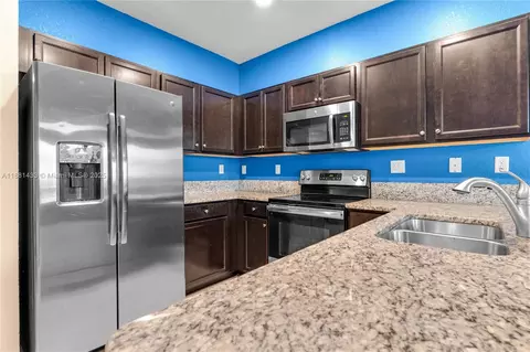 Kitchen - 3371 W 94th Ter, Hialeah, FL 33018 photo 2 of 3