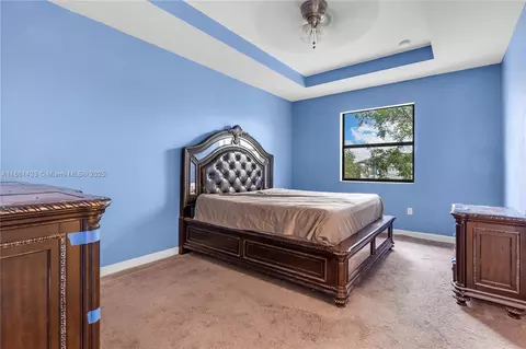 Bedroom - 3371 W 94th Ter, Hialeah, FL 33018 photo 1 of 4
