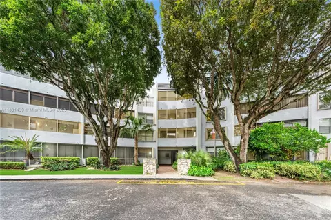 10852 N Kendall Dr #203, Miami, FL 33176