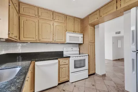 2025 NE 164th St #716, North Miami Beach, FL 33162