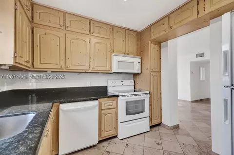 2025 NE 164th St #716, North Miami Beach, FL 33162