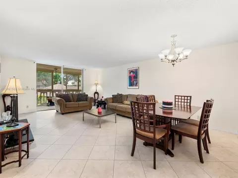 1001 NE 14th Ave #207, Hallandale Beach, FL 33009