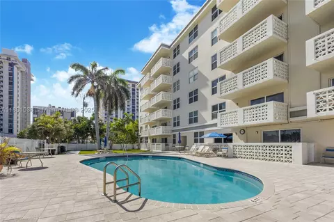 1901 S Ocean Dr #303, Hollywood, FL 33019