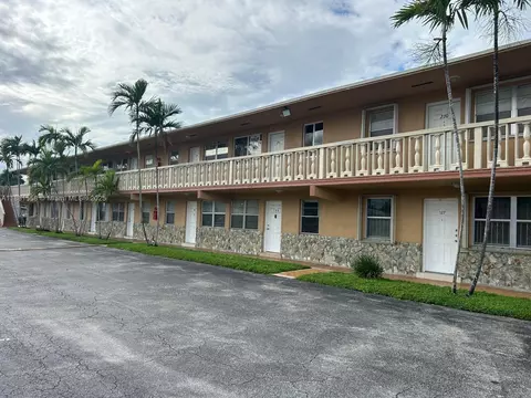 1154 W 35th St #231, Hialeah, FL 33012