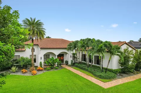 10501 N Camelot Cir, Davie, FL 33328