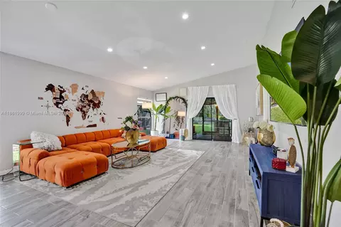 6188 Pine Tree Ln, Tamarac, FL 33319