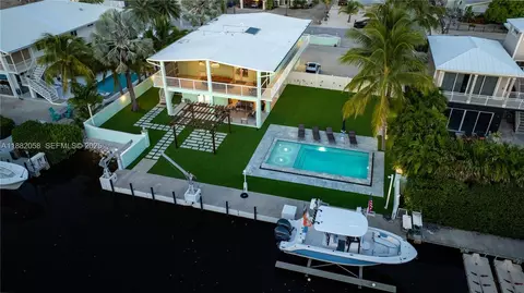 889 Ellen Dr, Key Largo, FL 33037