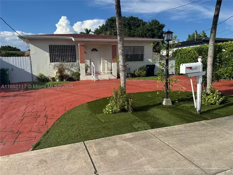 8991 SW 38th St, Miami, FL 33165
