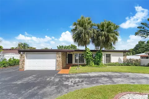 1015 W 64th St, Hialeah, FL 33012