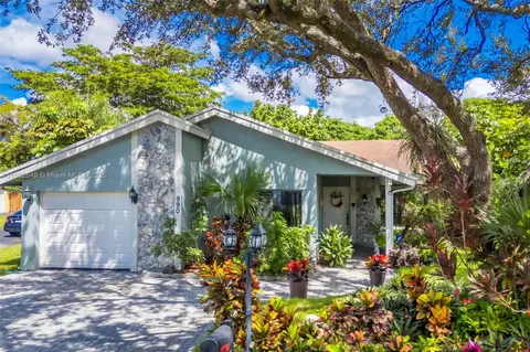 990 NW 89th Ave, Plantation, FL 33324