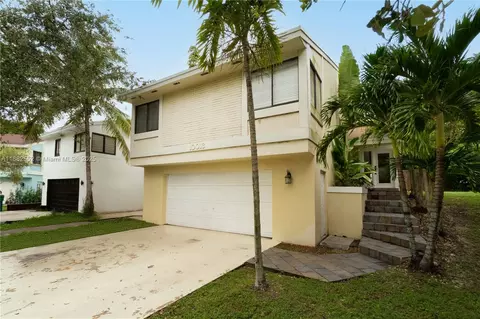 10013 SW 218th St, Cutler Bay, FL 33190