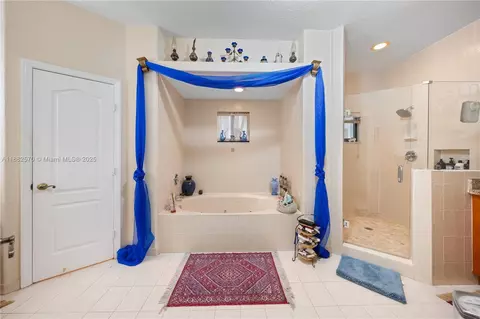 Bath - 16533 NW 77th Path, Miami Lakes, FL 33016 photo 1 of 3