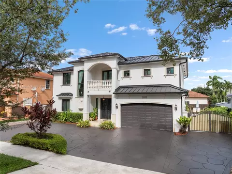 Exterior - 16533 NW 77th Path, Miami Lakes, FL 33016 photo 4 of 13