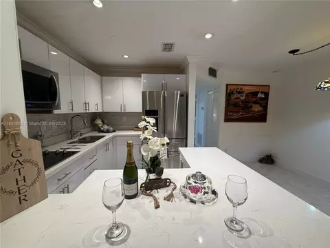 8851 Sunrise Lakes Blvd #203, Sunrise, FL 33322