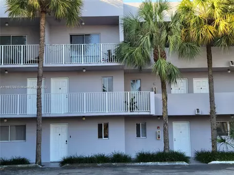 2680 W 76 St #204, Hialeah, FL 33016