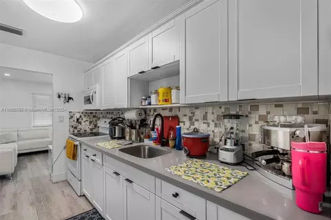 Kitchen - 4590 E 9th Ct, Hialeah, FL 33013 photo 1 of 1