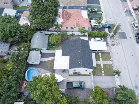 View/Area - 4590 E 9th Ct, Hialeah, FL 33013 photo 2 of 4