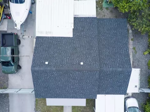 View/Area - 4590 E 9th Ct, Hialeah, FL 33013 photo 3 of 4