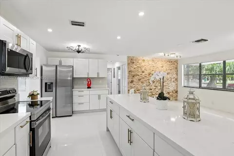 9207 SW 49th Pl, Cooper City, FL 33328