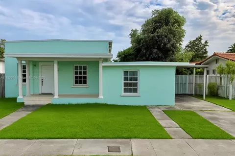 244 W 39th Pl, Hialeah, FL 33012 photo 1