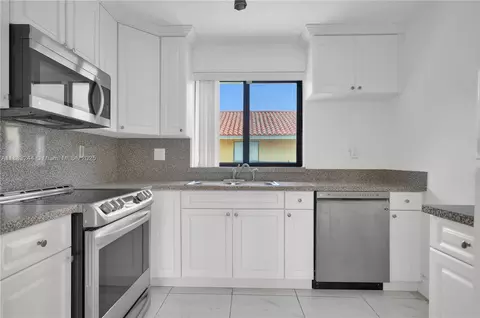 2740 W 61st St #204, Hialeah, FL 33016