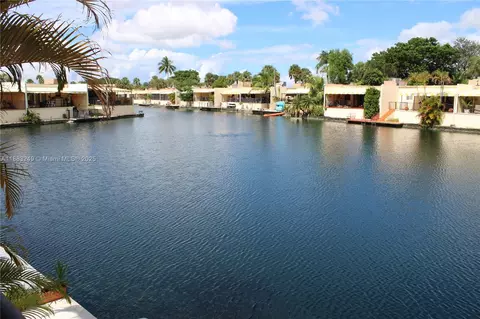 15512 Sharpecroft Dr, Miami Lakes, FL 33014