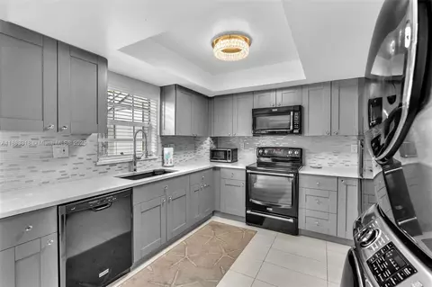 12221 SW 52nd St, Cooper City, FL 33330