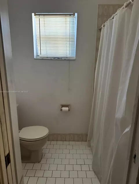 Bath - 440 E 23rd St #1316, Hialeah, FL 33013 photo 1 of 1