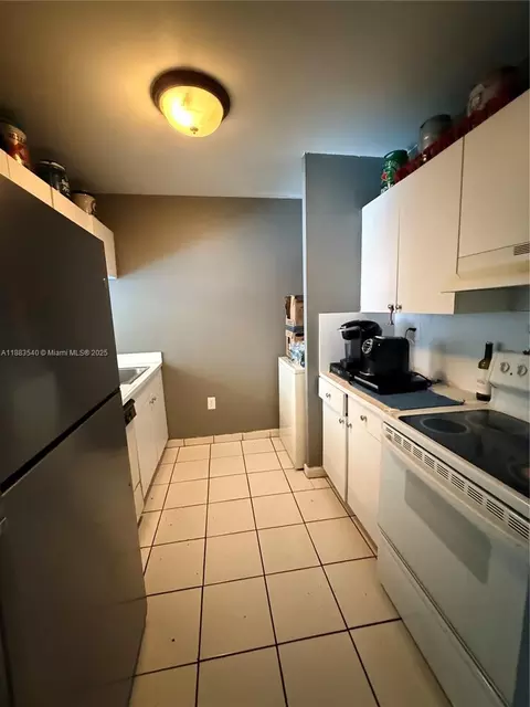 Kitchen - 440 E 23rd St #1316, Hialeah, FL 33013 photo 4 of 4