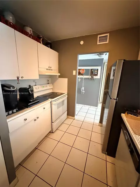 Kitchen - 440 E 23rd St #1316, Hialeah, FL 33013 photo 2 of 4