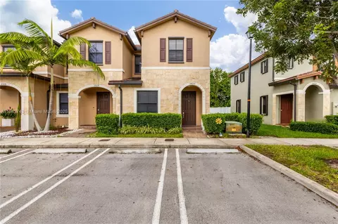 10625 W 32nd Ln, Hialeah, FL 33018