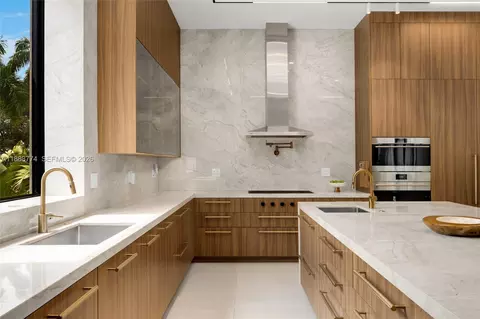 Kitchen - 13120 Old Cutler Rd, Pinecrest, FL 33156 photo 2 of 3