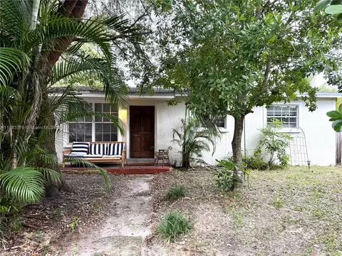 3611 SW 36th St, West Park, FL 33023