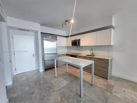 1300 Brickell Bay Dr #2007, Miami, FL 33131