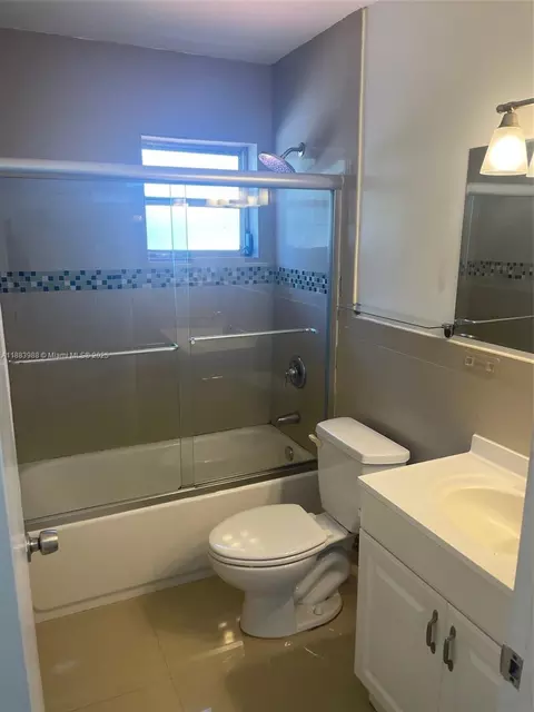 Bath - 971 E 18th St, Hialeah, FL 33013 photo 2 of 3