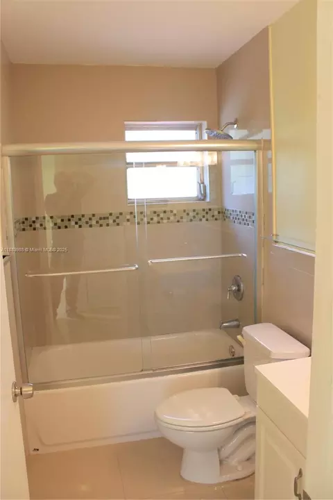Bath - 971 E 18th St, Hialeah, FL 33013 photo 1 of 3