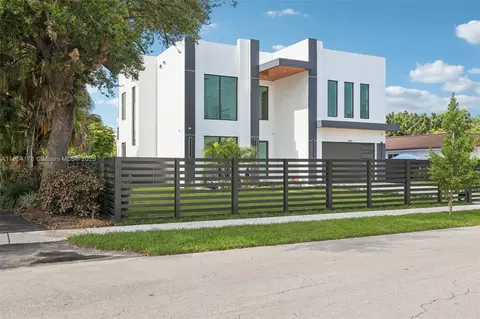 9330 SW 34th St, Miami, FL 33165