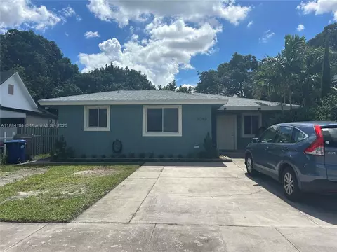 3046 NW 66th St, Miami, FL 33147