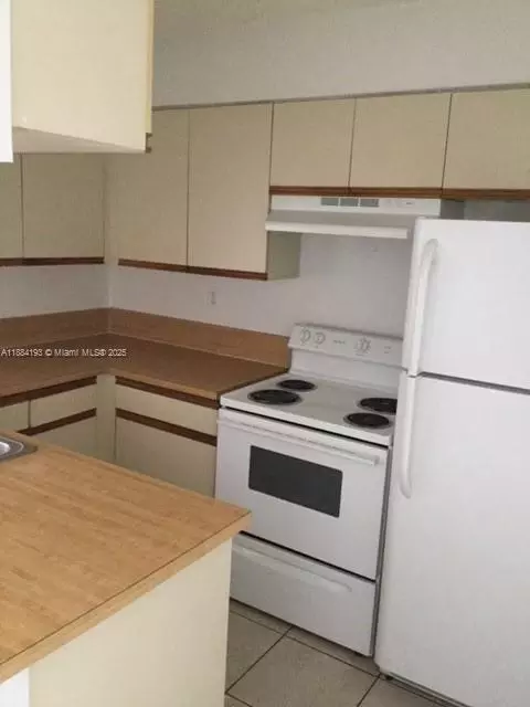 17580 NW 67th Pl #F-1, Hialeah, FL 33015