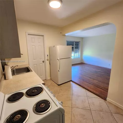 1843 Wiley St, Hollywood, FL 33020