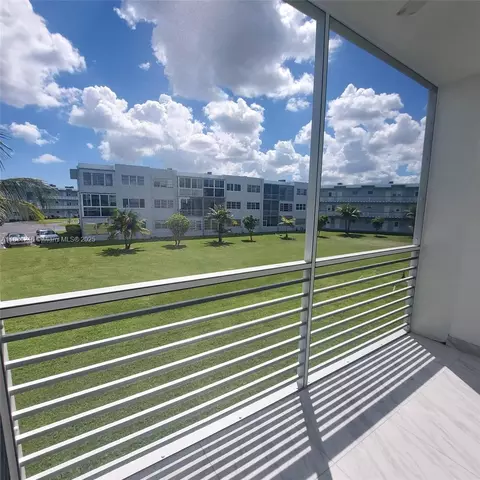 2300 Park Ln #211, Hollywood, FL 33021