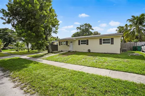 621 SW 50th Ter, Margate, FL 33068
