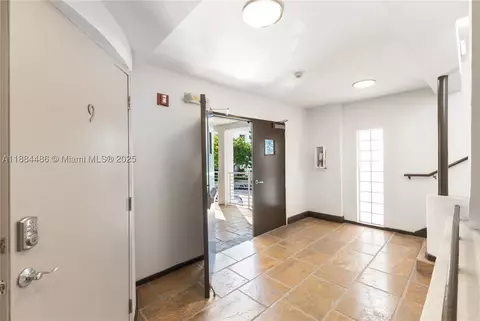 1241 14th St #9, Miami Beach, FL 33139