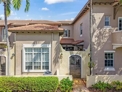 14709 SW 6th St, Pembroke Pines, FL 33027