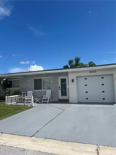 6940 NW 17th St, Margate, FL 33063