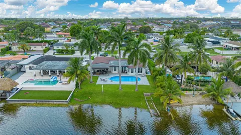 17931 NW 85th Ave, Hialeah, FL 33015 photo 46