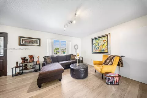 17931 NW 85th Ave, Hialeah, FL 33015 photo 9