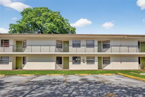 4198 Lakeside Dr #4198, Tamarac, FL 33319