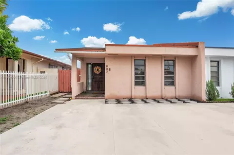 927 W 37th St, Hialeah, FL 33012